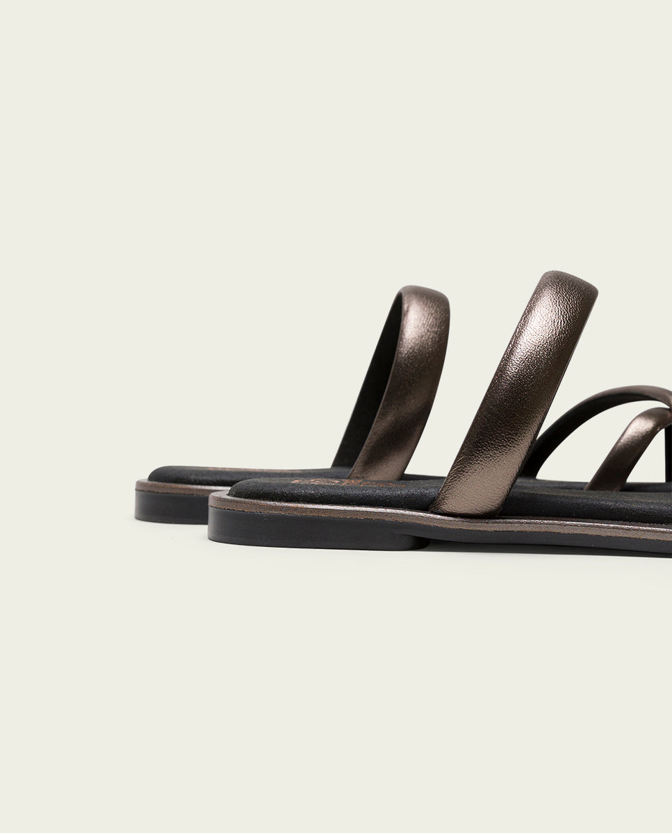 SANDALE THONG PLATE CUIR PLOMBÉ CAMILA
