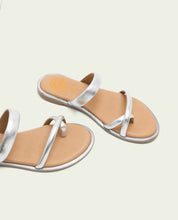 SANDALES ESCLAVES PLATES EN CUIR CAMILA ARGENT
