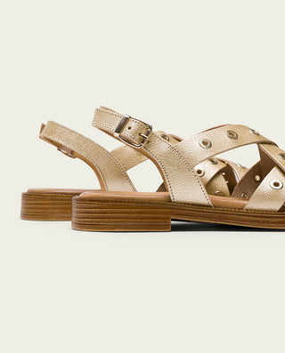 SANDALE PLATE EN CUIR CLOUTÉS DORÉ MÓNICA