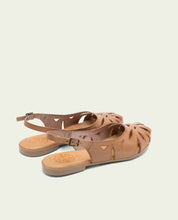 SANDALES PLATES EN CUIR ANDREA TAUPE