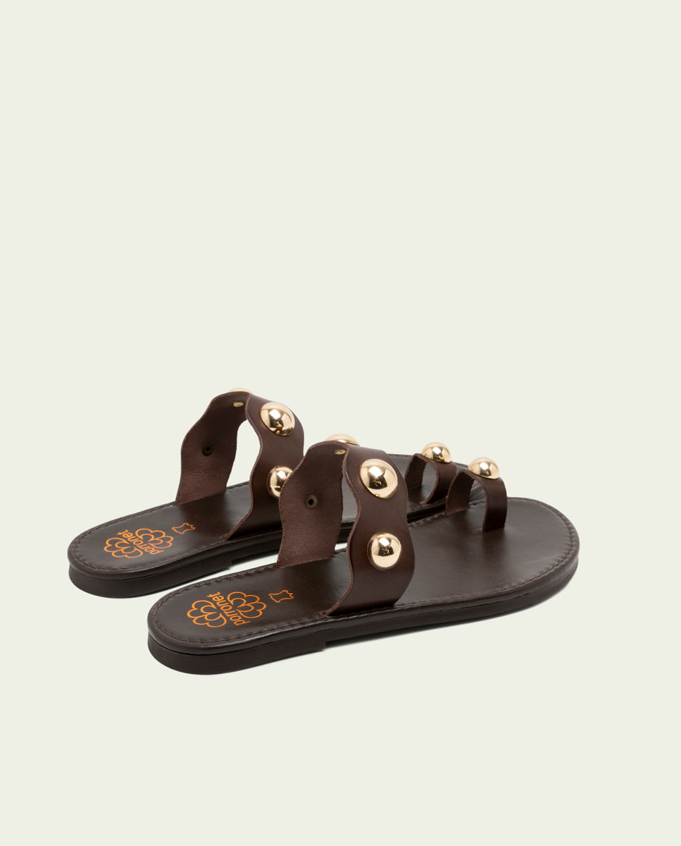 SANDALES ESCLAVES EN CUIR À CLOUS ET BALLES AMELIE MOKA