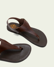 SANDALE PLATE EN CUIR ESCLAVE BOUCLE ANA MOKA