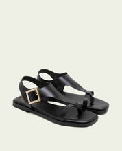 SANDALES PLATES EN CUIR AVEC BOUCLE BERTA NOIR