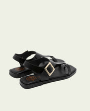 SANDALES PLATES EN CUIR AVEC BOUCLE BERTA NOIR