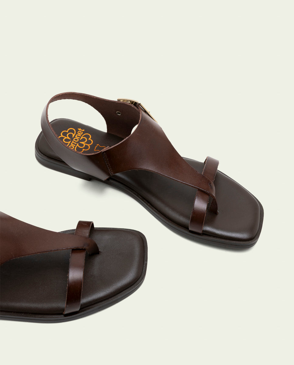 SANDALES PLATES EN CUIR AVEC BOUCLE BERTA MOKA
