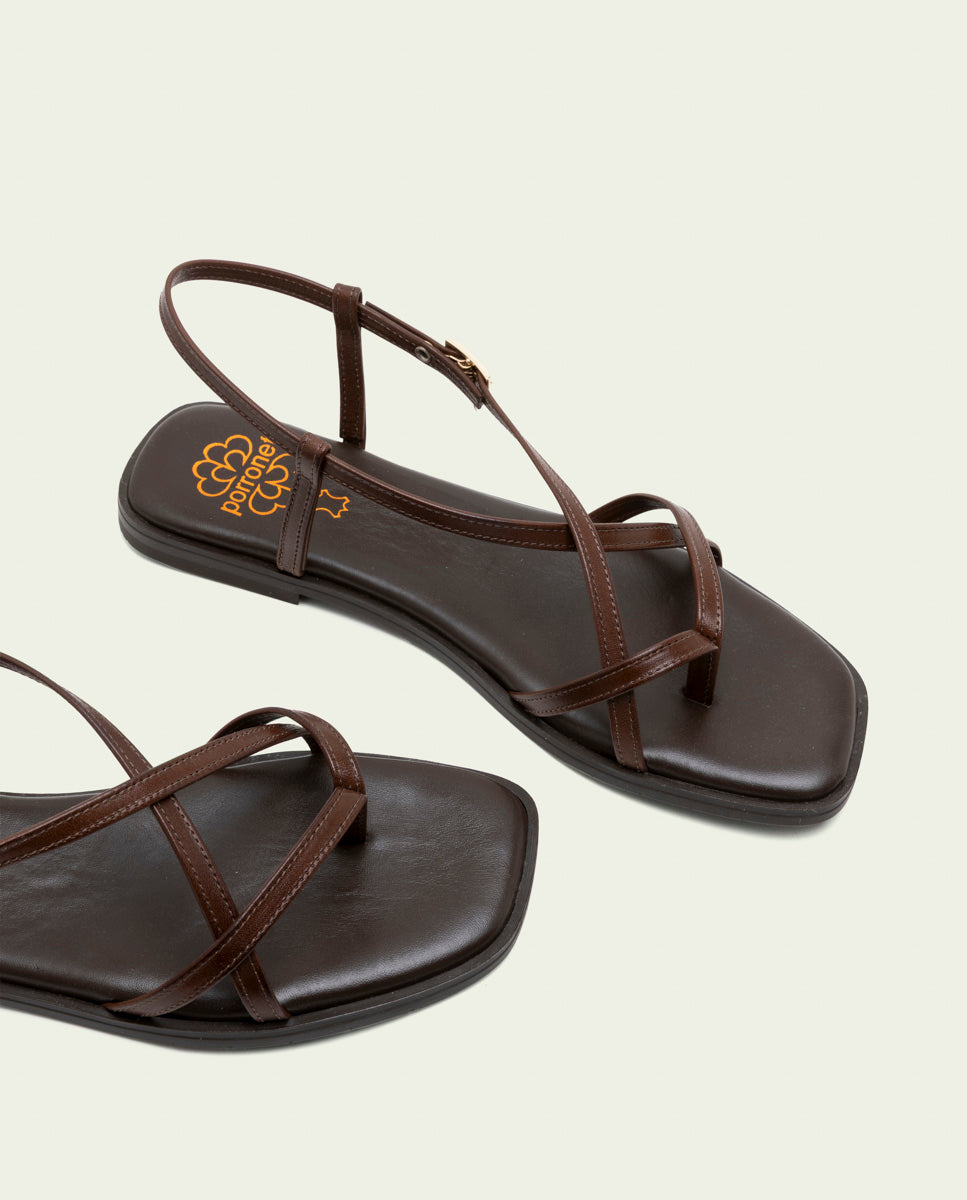 SANDALES PLATES EN CUIR À BRIDES BÁRBARA MOKA