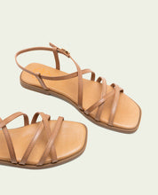 SANDALES PLATES EN CUIR BONNIE TAUPE