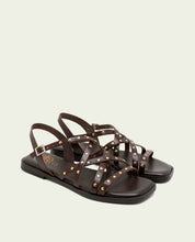 SANDALES PLATES EN CUIR À BRIDES ET CLOUS BLAIR MOKA