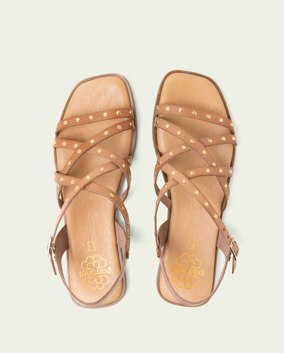 SANDALES PLATES EN CUIR À BRIDES ET CLOUS BLAIR TAUPE