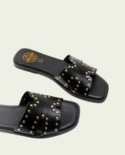 SANDALES PLATES EN CUIR AVEC CLOUS BECCA NOIR