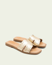 SANDALES PLATES EN CUIR AVEC CLOUS BECCA OR