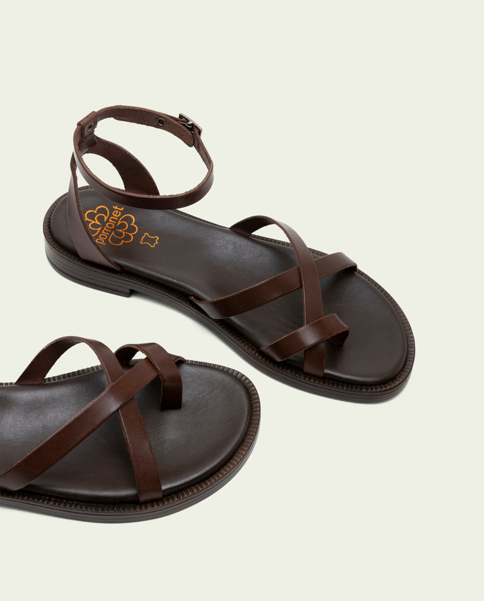 SANDALES PLATES ESCLAVE EN CUIR CECILIA MOKA