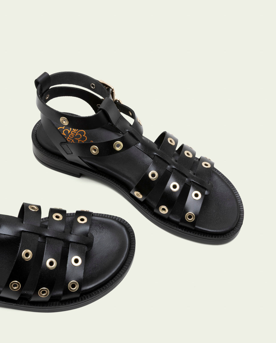 SANDALES PLATES EN CUIR À CLOUS CHLOE NOIR
