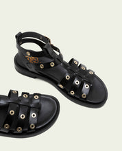 SANDALES PLATES EN CUIR À CLOUS CHLOE NOIR