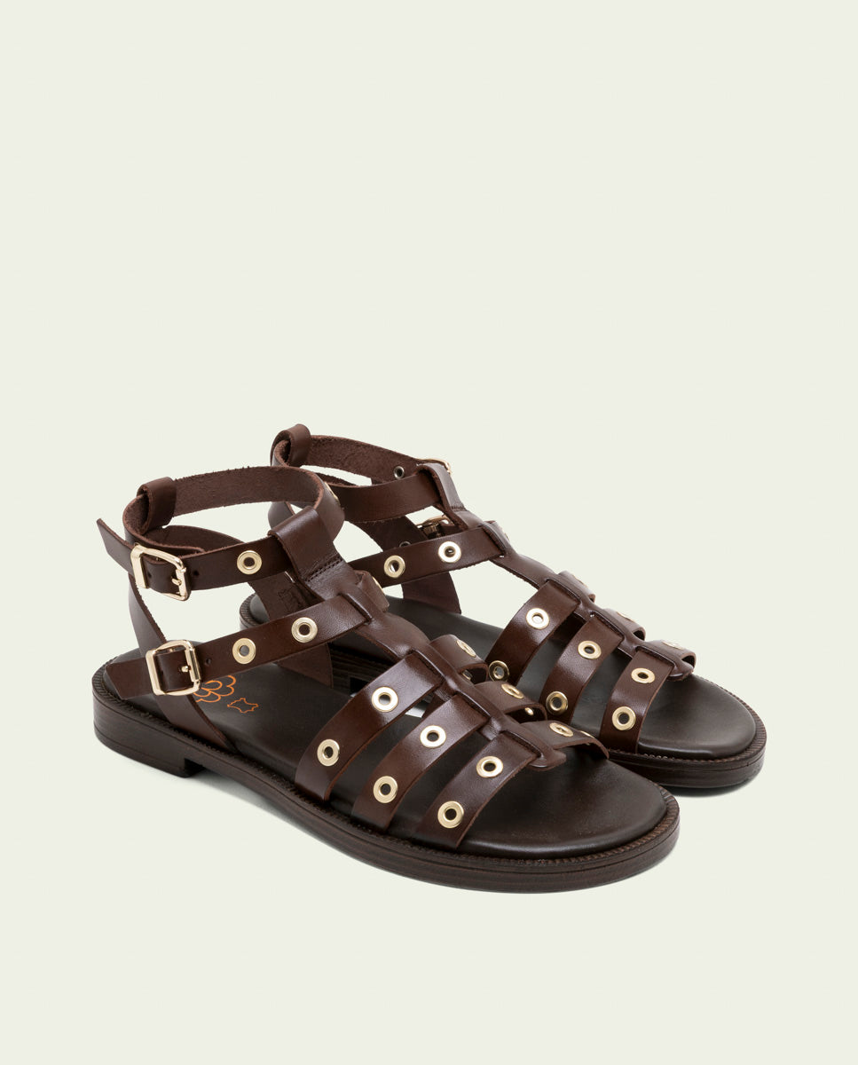 SANDALES PLATES EN CUIR À CLOUS CHLOE MOKA