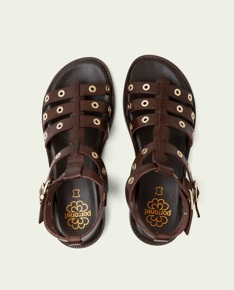 SANDALES PLATES EN CUIR À CLOUS CHLOE MOKA