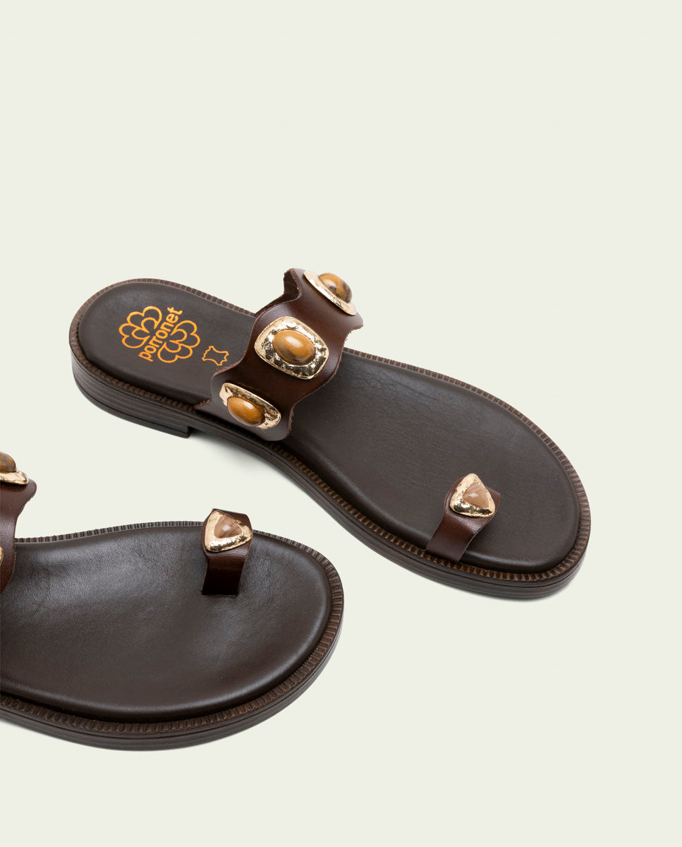 SANDALES PLATES EN CUIR À BRIDES CLARES MOKA