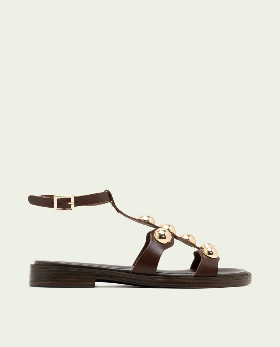 SANDALES PLATES EN CUIR ESCLAVA AVEC STRASS CARMEN MOKA