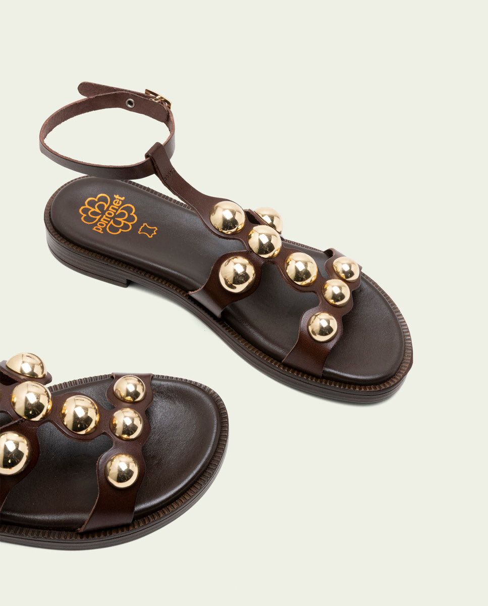 SANDALES PLATES EN CUIR ESCLAVA AVEC STRASS CARMEN MOKA