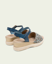 SANDALES À TALONS COMPENSÉS EN CUIR ET TISSU ELISA BLEU
