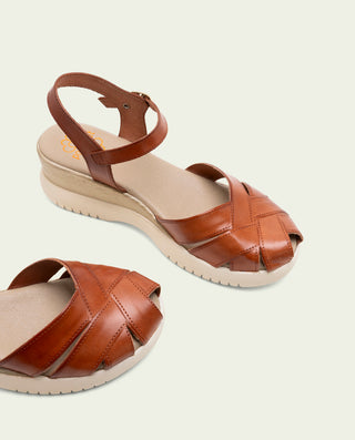 SANDALES À TALONS COMPENSÉS EN CUIR EMILIA CUERO