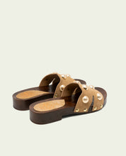 SANDALE À TALON EN CUIR CLOUTÉS GIANNA CAMEL
