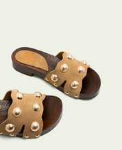 SANDALE À TALON EN CUIR CLOUTÉS GIANNA CAMEL