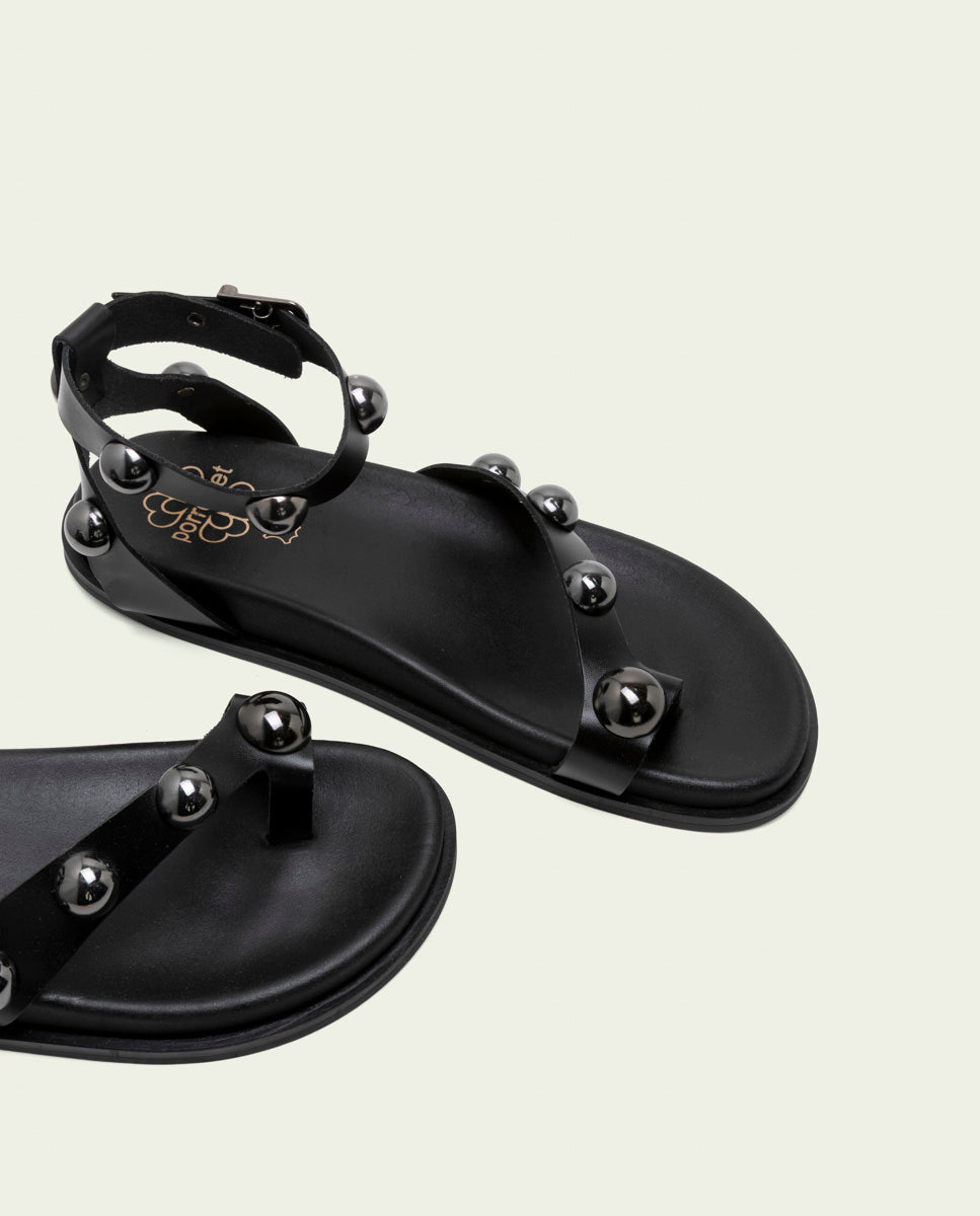 SANDALE PLATE EN CUIR CLOUS HOLLY NOIR