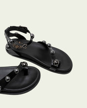 SANDALE PLATE EN CUIR CLOUS HOLLY NOIR