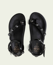 SANDALE PLATE EN CUIR CLOUS HOLLY NOIR