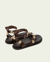 SANDALE PLATE EN CUIR CLOUS HOLLY MOKA