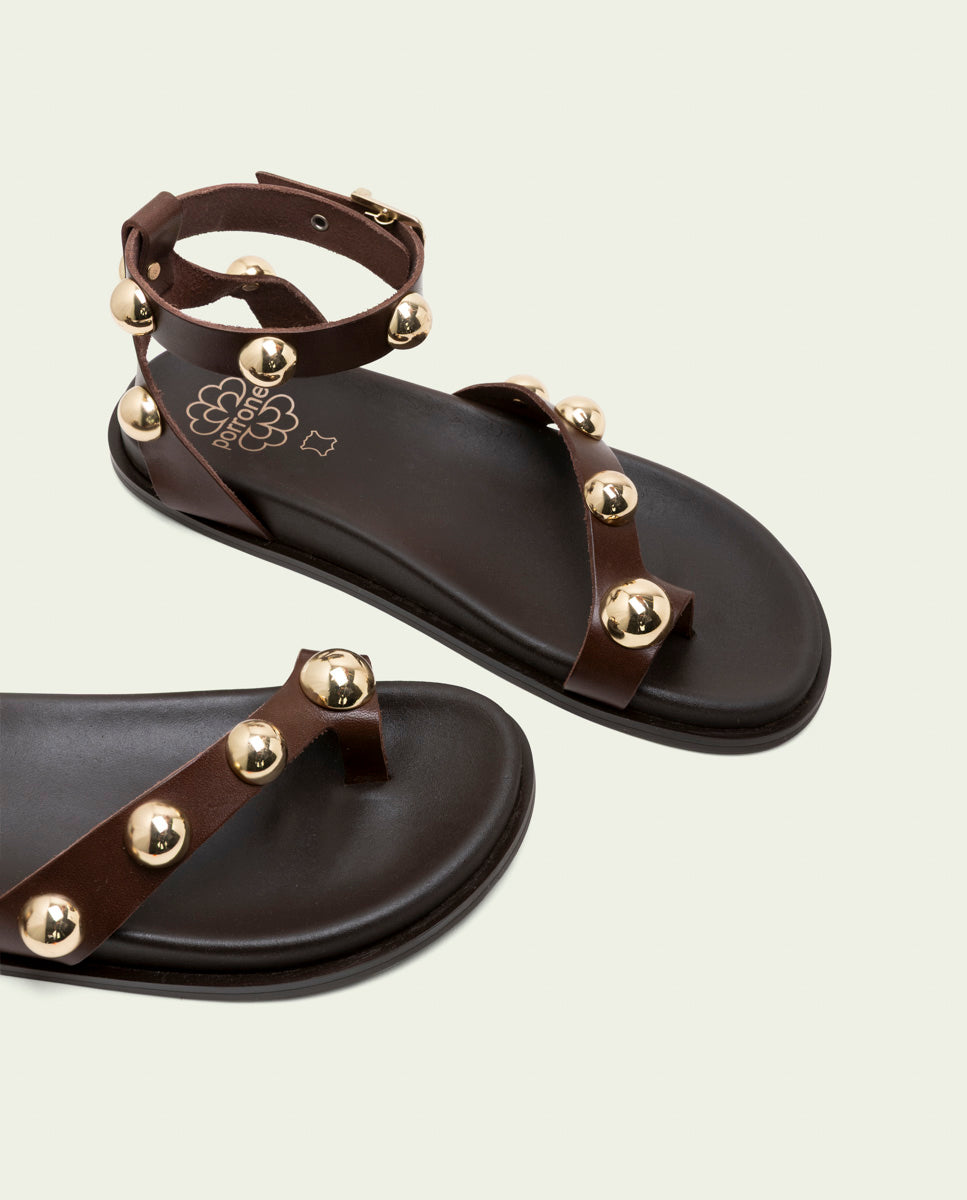 SANDALE PLATE EN CUIR CLOUS HOLLY MOKA