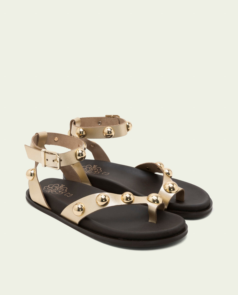 SANDALE PLATE EN CUIR CLOUS HOLLY OR