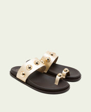 SANDALE PLATE EN CUIR HADID CLOUS OR