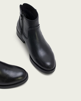 BOTTINES EN CUIR NOIR AVEC FERMENTEUR ÉCLAIR EINES