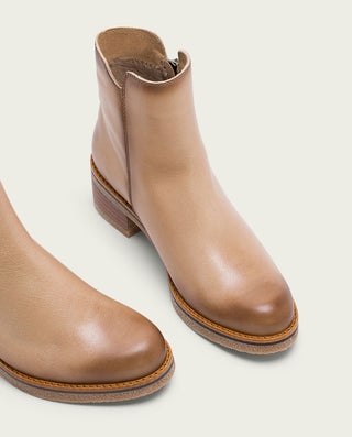 BOTTINES EN CUIR CAMEL AVEC FERMETURE ÉCLAIR GINGER