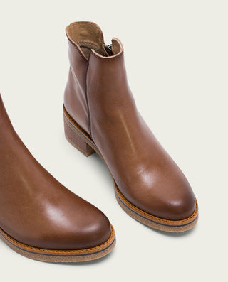 BOTTINES EN CUIR TAUPE AVEC FERMETURE ÉCLAIR GINGER