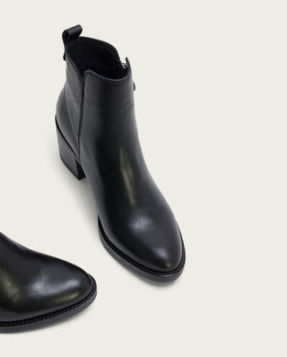 BOTTINES EN CUIR NOIR AVEC FERMETURE ÉCLAIR JAELA