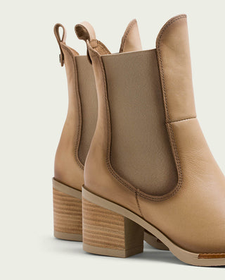 BOTTINES EN CUIR CAMEL AVEC ÉLASTIQUES JOY