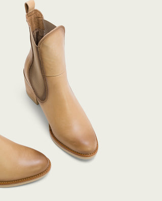 BOTTINES EN CUIR CAMEL AVEC ÉLASTIQUES JOY