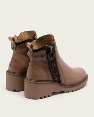 BOTTINES EN CUIR AVEC TALON ET FERMETURE ÉCLAIR TAUPE LEONA.