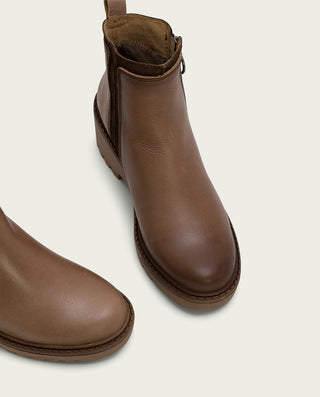 BOTTINES EN CUIR AVEC TALON ET FERMETURE ÉCLAIR TAUPE LEONA.