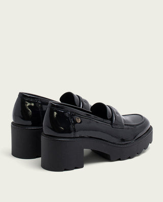 MOCASSINS EN CUIR LAQUÉ AVEC TALON NOIR MADDY