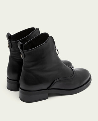 BOTTINES EN CUIR NOIR AVEC ÉCLAIR CENTRALE BEATRIZ