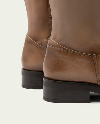 BOTTES HAUTES EN CUIR TAUPE AVEC FERMETURE ÉCLAIR BELÉN