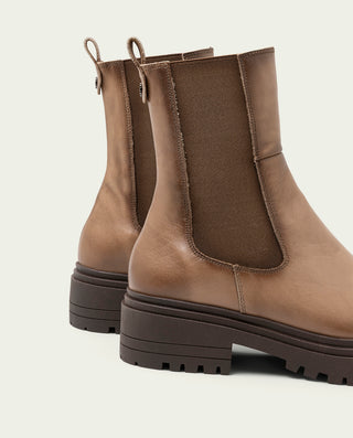 BOTTINES EN CUIR TAUPE AVEC ÉLASTIQUES CAROL
