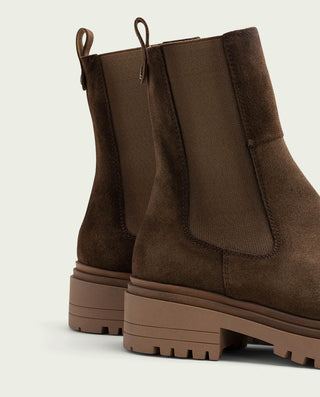 BOTTINES EN DAIM MOKA AVEC ÉLASTIQUES CELESTE