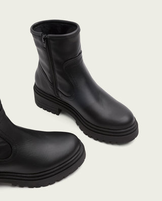 BOTTINES EN CUIR NOIR AVEC FERMETURE ÉCLAIR CLARA