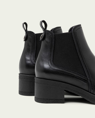 BOTTINES EN CUIR NOIR AVEC ÉLASTIQUES DAFNE