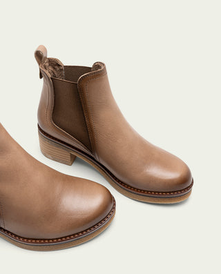 BOTTINES EN CUIR TAUPE AVEC ÉLASTIQUES DAFNE
